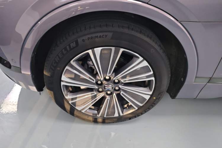 Used Buick E5 2024 Premium Standard-Range Audiovisual Edition Left Front Wheel Hub