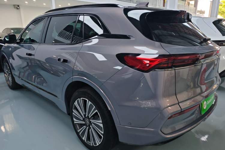 Used Buick E5 2024 Premium Standard-Range Audiovisual Edition Rear Left 45 Deg