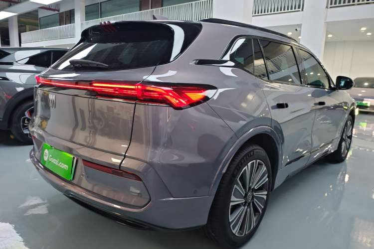 Used Buick E5 2024 Premium Standard-Range Audiovisual Edition Rear Right 45 Deg