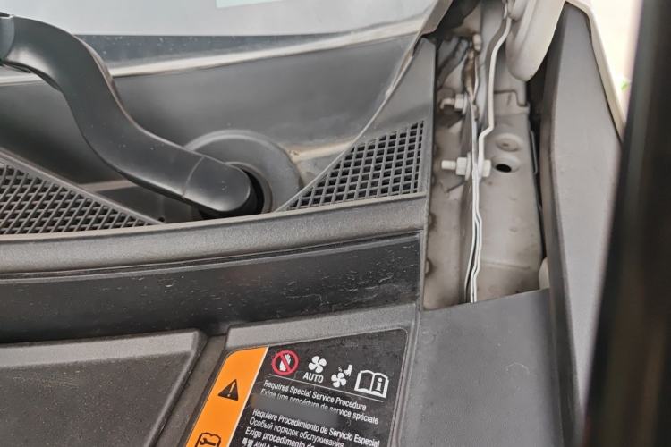 Used Buick E5 2024 Premium Standard-Range Audiovisual Edition Engine Bay Left