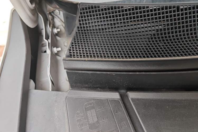 Used Buick E5 2024 Premium Standard-Range Audiovisual Edition Engine Bay Right