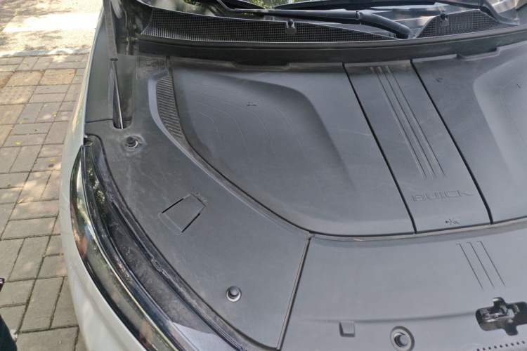 Used Buick E5 2024 Premium Standard-Range Audiovisual Edition Engine Bay Right