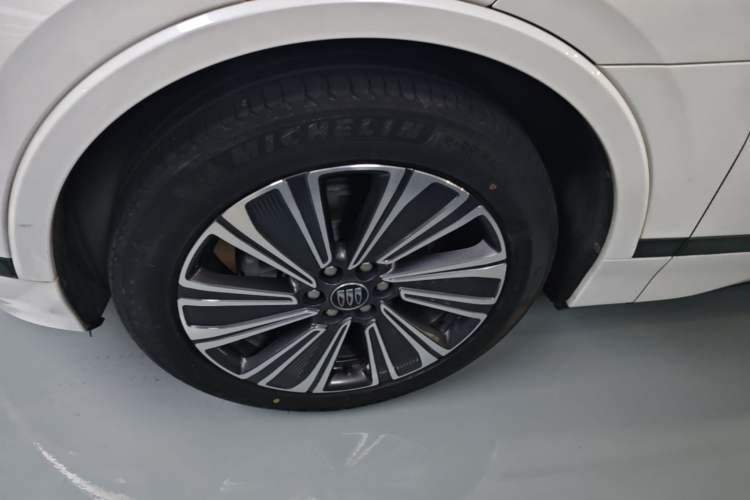 Used Buick E5 2024 Premium Standard-Range Audiovisual Edition Left Front Wheel Hub