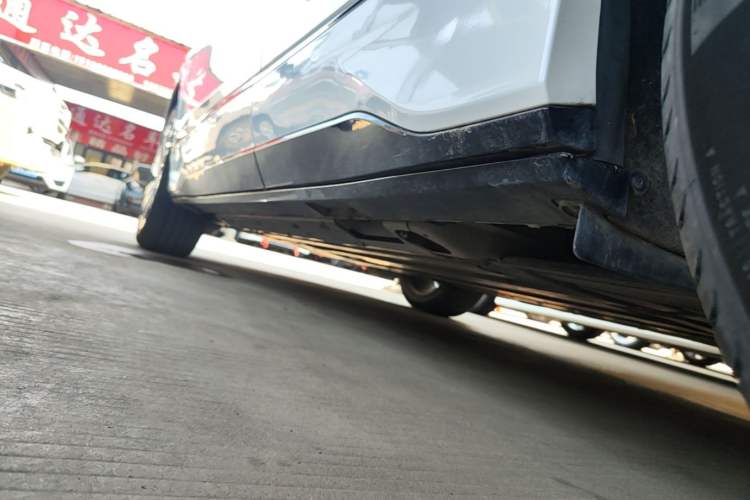 Used Buick E5 2024 Premium Standard-Range Audiovisual Edition Left Side Sill