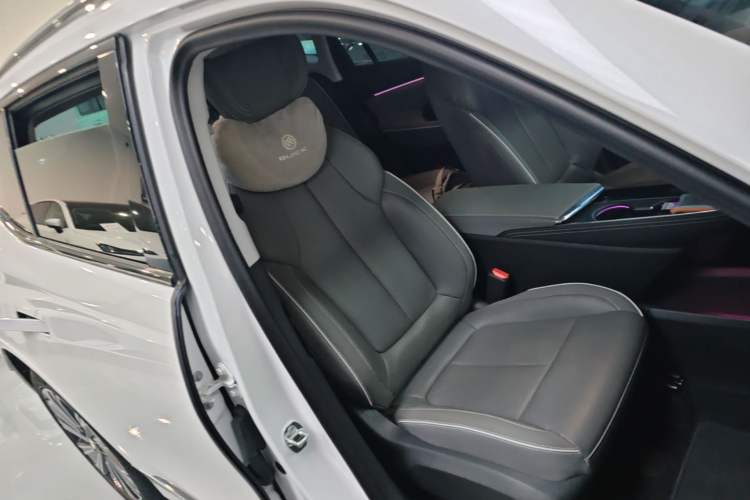 Used Buick E5 2024 Premium Standard-Range Audiovisual Edition Right Front Seat