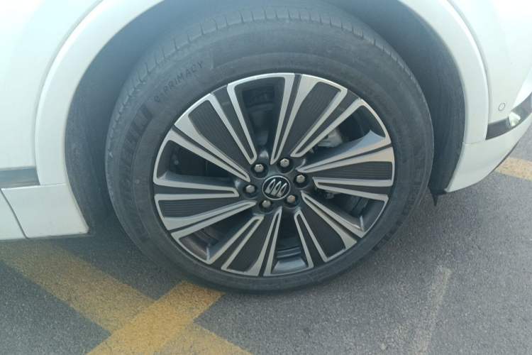 Used Buick E5 2024 Premium Standard-Range Audiovisual Edition Right Front Wheel Hub