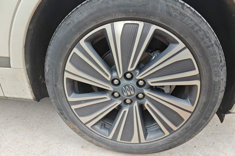 Used Buick E5 2024 Premium Standard-Range Audiovisual Edition Right Front Wheel Hub