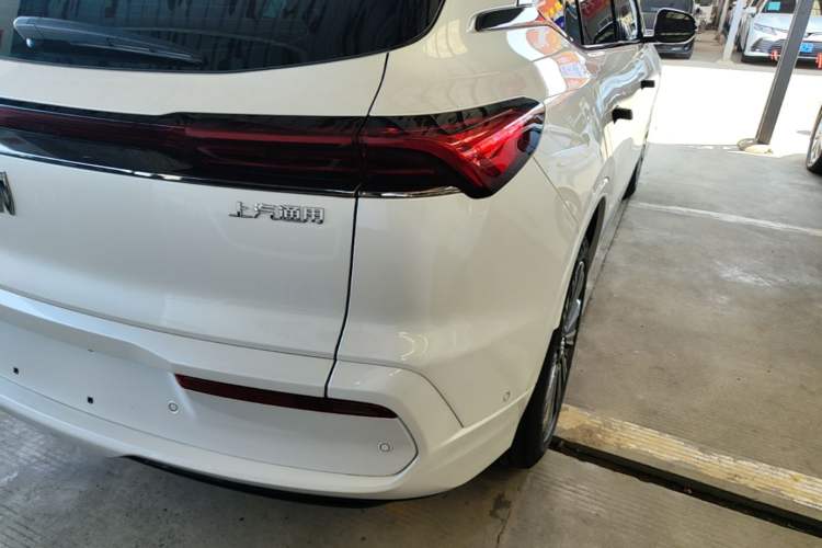 Used Buick E5 2024 Premium Standard-Range Audiovisual Edition Right Rear Taillight