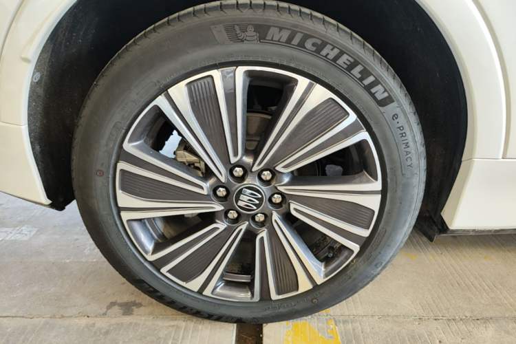 Used Buick E5 2024 Premium Standard-Range Audiovisual Edition Right Rear Wheel Hub