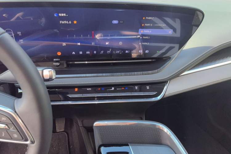 Used Buick E5 2025 Model 515KM First-Adoption Edition Audio And AC Panel