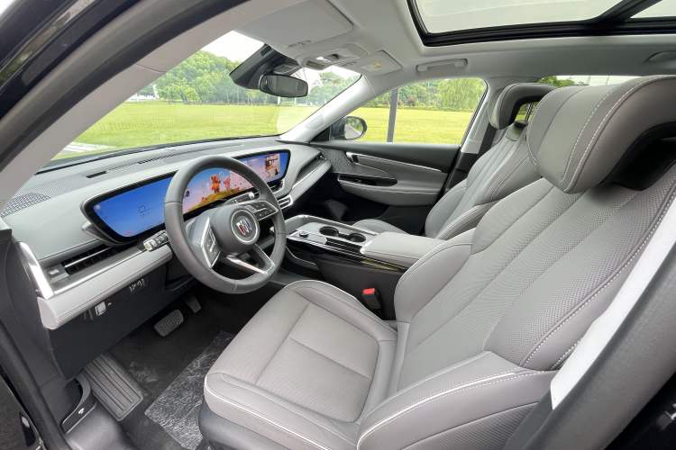 Used Buick E5 2025 Model 620KM Prestige Edition Interior 2