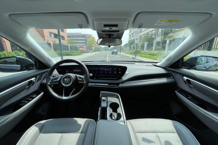 Used Buick E5 2025 Model 620KM Prestige Edition Interior 3