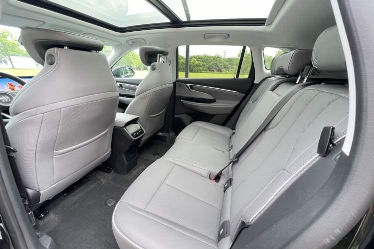 Used Buick E5 2025 Model 620KM Prestige Edition Interior 4