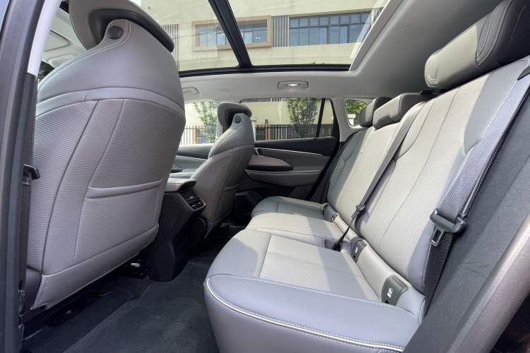 Used Buick E5 2025 Model 620KM Prestige Edition Interior 4