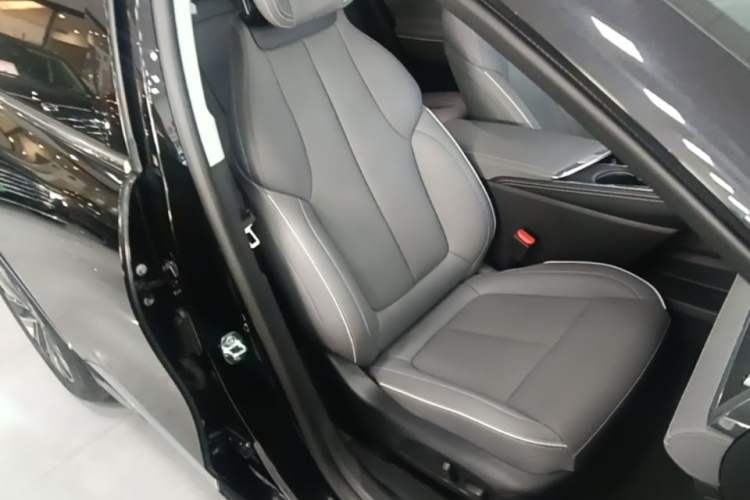 Used Buick E5 2025 Model 620KM Prestige Edition Right Front Seat