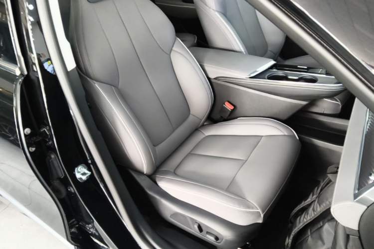 Used Buick E5 2025 Model 620KM Prestige Edition Right Front Seat