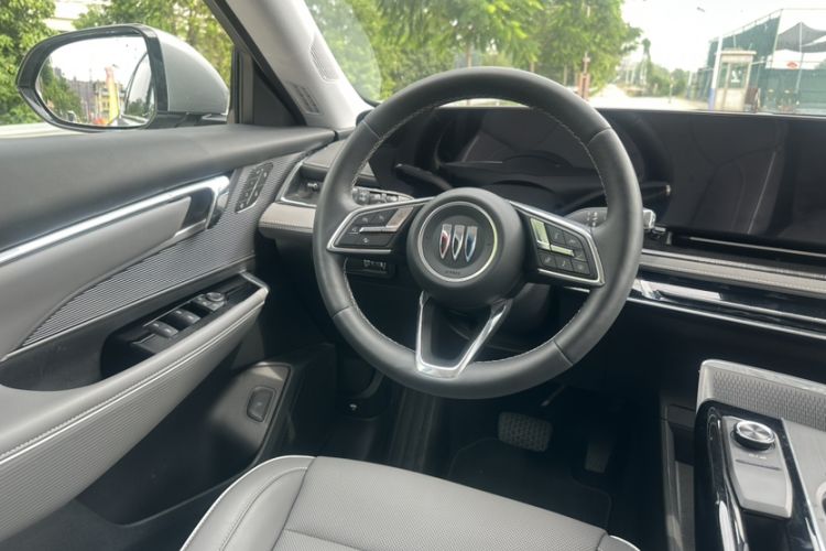 Used Buick E5 2025 Model 620KM Prestige Edition Interior 2