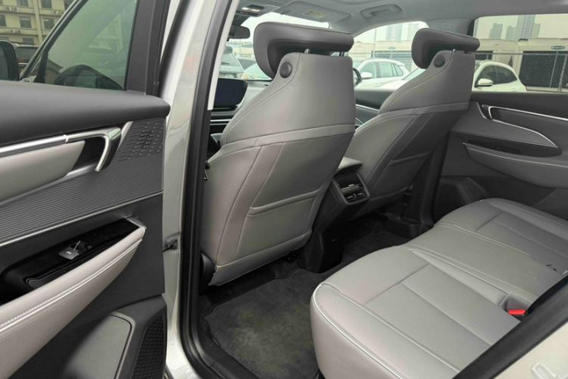 Used Buick E5 2025 Model 620KM Prestige Edition Interior 3