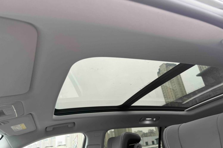 Used Buick E5 2025 Model 620KM Prestige Edition Interior 4