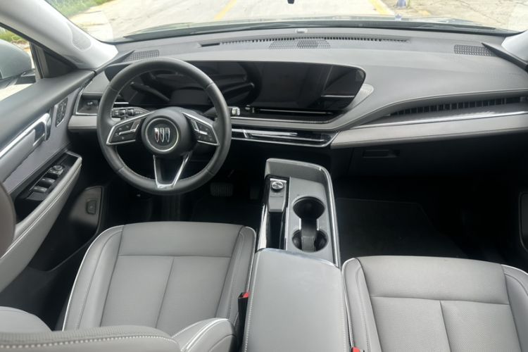 Used Buick E5 2025 Model 620KM Prestige Edition Interior 6