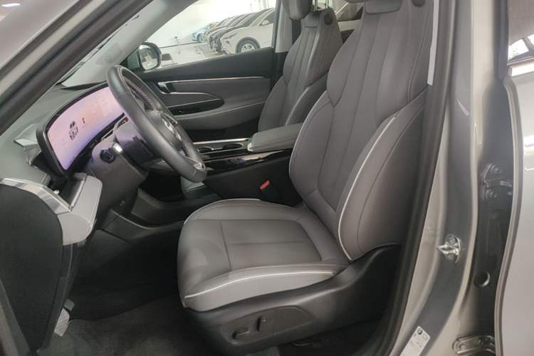 Used Buick E5 2025 Model 620KM Prestige Edition Left Front Seat