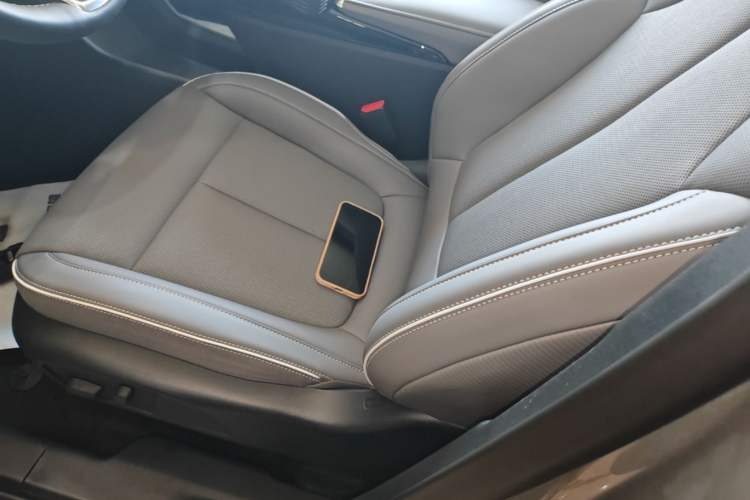 Used Buick E5 2025 Model 620KM Prestige Edition Left Front Seat
