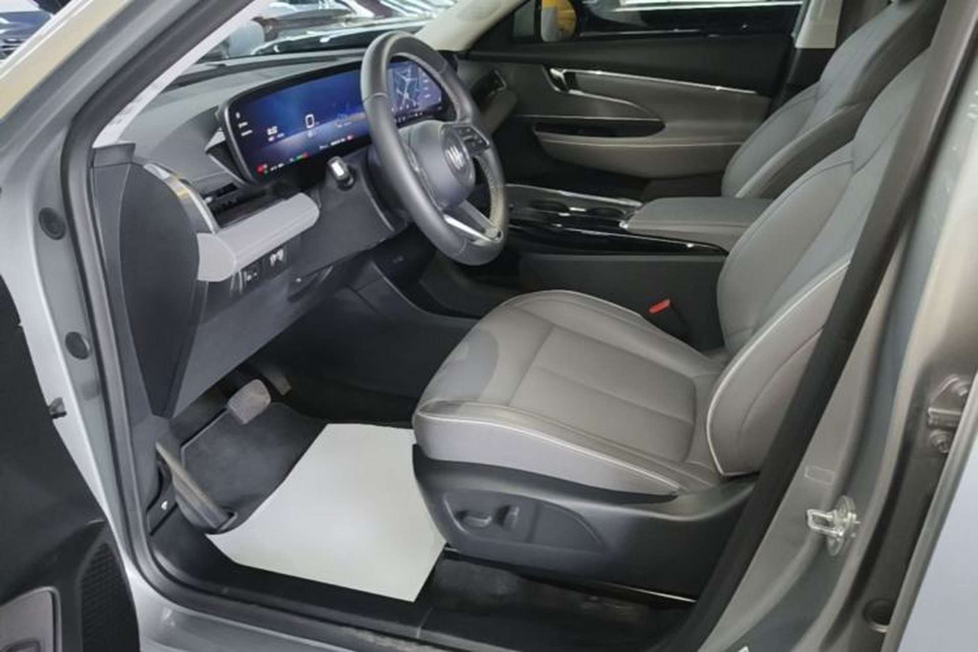 Used Buick E5 2025 Model 620KM Prestige Edition Left Front Seat