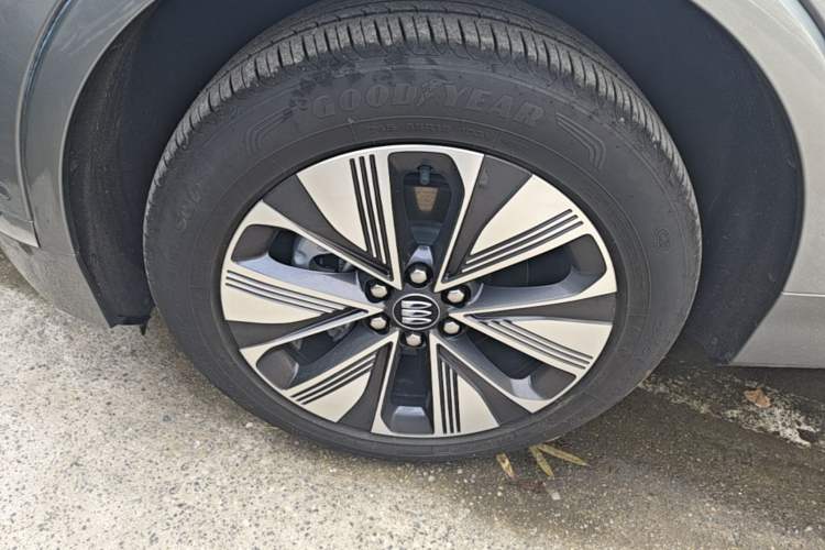 Used Buick E5 2025 Model 620KM Prestige Edition Left Front Wheel Hub