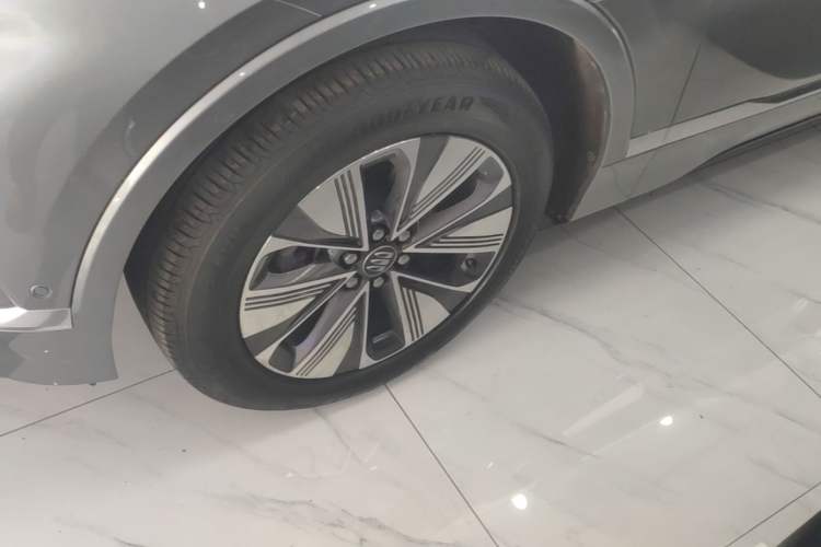 Used Buick E5 2025 Model 545KM Smart Enjoyment Edition Left Front Wheel Hub