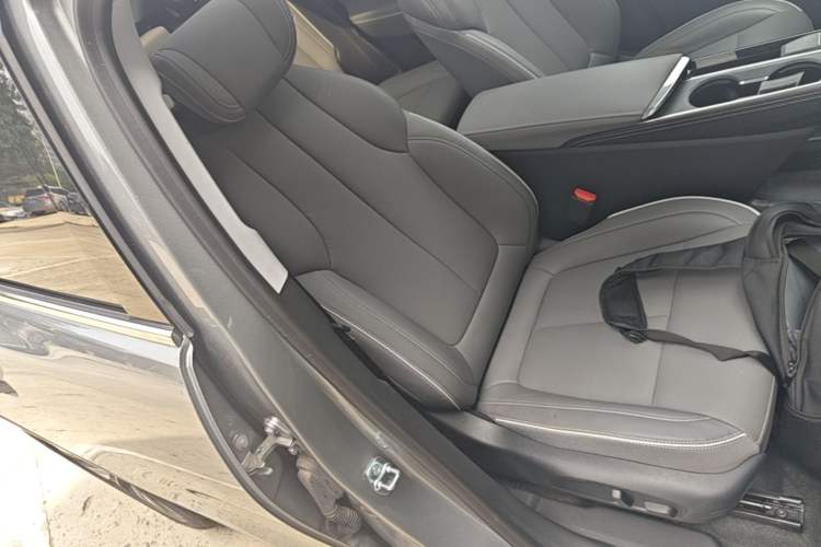 Used Buick E5 2025 Model 620KM Prestige Edition Right Front Seat