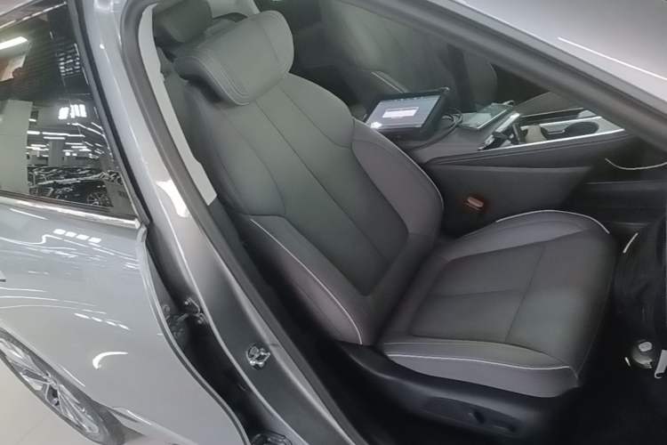 Used Buick E5 2025 Model 620KM Prestige Edition Right Front Seat