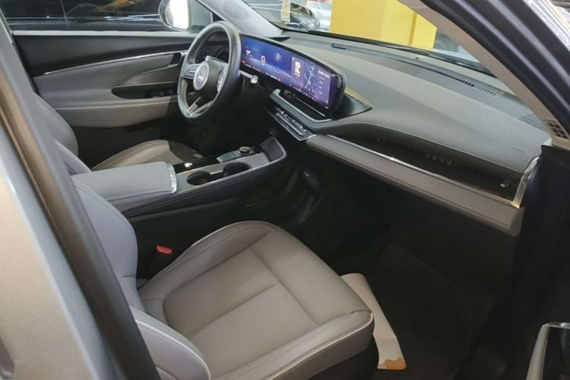 Used Buick E5 2025 Model 620KM Prestige Edition Right Front Seat