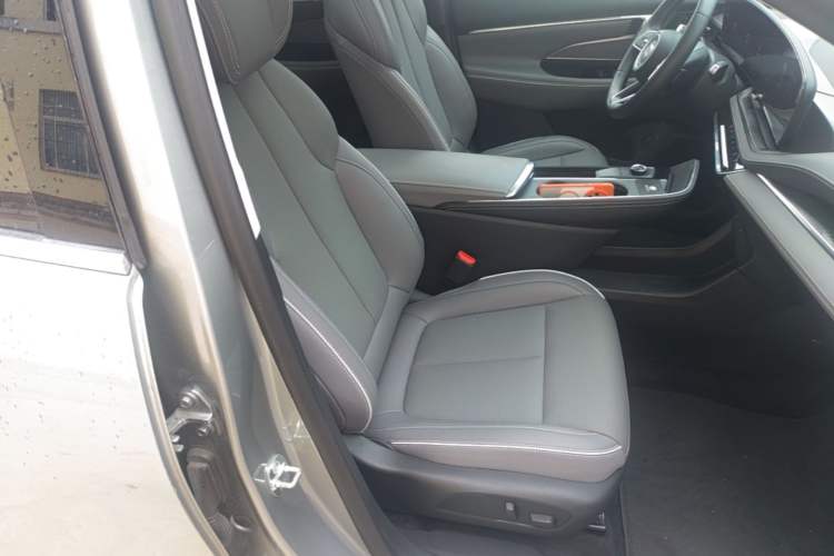 Used Buick E5 2025 Model 620KM Prestige Edition Right Front Seat