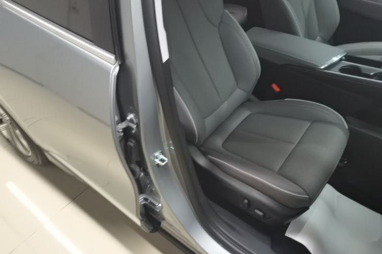 Used Buick E5 2025 Model 620KM Prestige Edition Right Front Seat