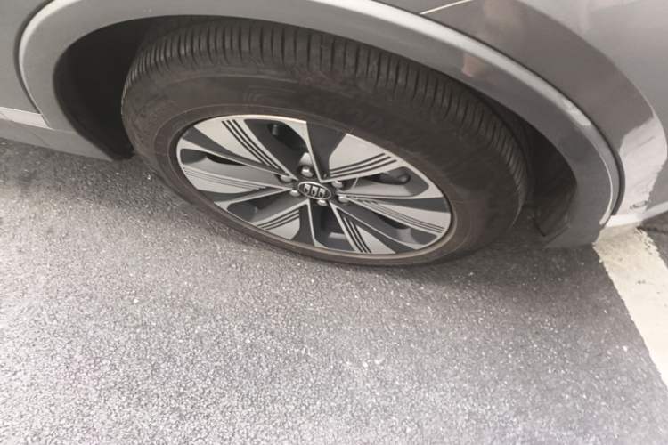 Used Buick E5 2025 Model 620KM Prestige Edition Right Front Wheel Hub