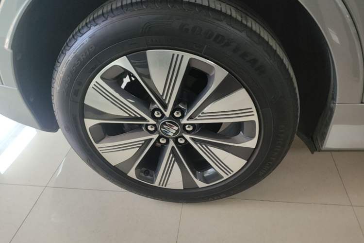 Used Buick E5 2025 Model 620KM Prestige Edition Right Rear Wheel Hub