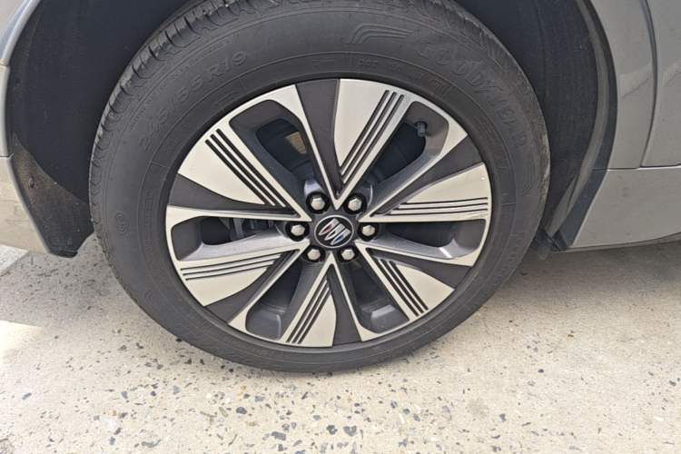 Used Buick E5 2025 Model 620KM Prestige Edition Right Rear Wheel Hub