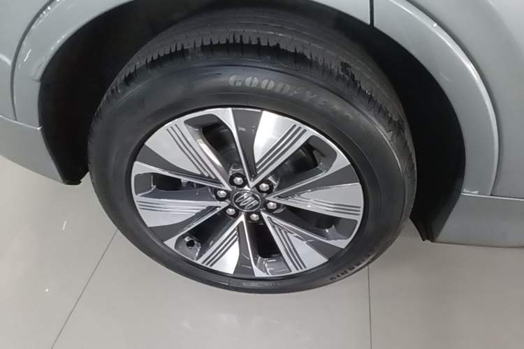 Used Buick E5 2025 Model 620KM Prestige Edition Right Rear Wheel Hub