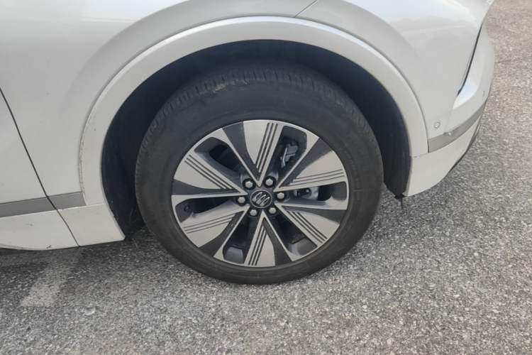 Used Buick E5 2025 Model 620KM Prestige Edition Right Front Wheel Hub