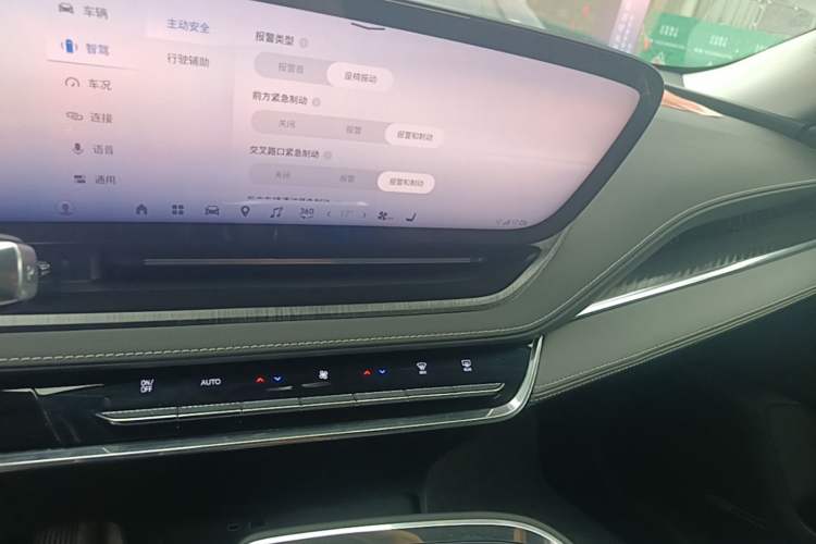 Used Buick E5 2025 Model 620KM Prestige Edition Audio And AC Panel