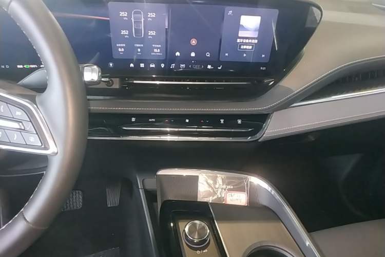 Used Buick E5 2025 Model 620KM Prestige Edition Audio And AC Panel