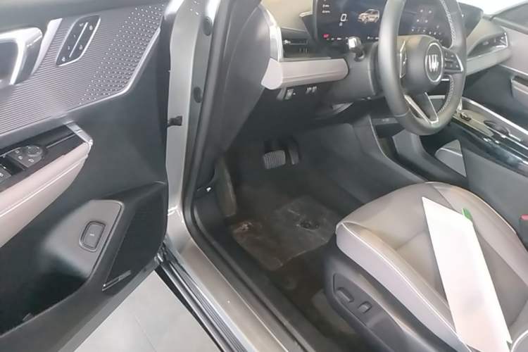 Used Buick E5 2025 Model 620KM Prestige Edition Driver Seat