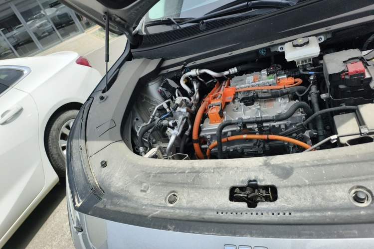 Used Buick E5 2025 Model 620KM Prestige Edition Engine Bay Right