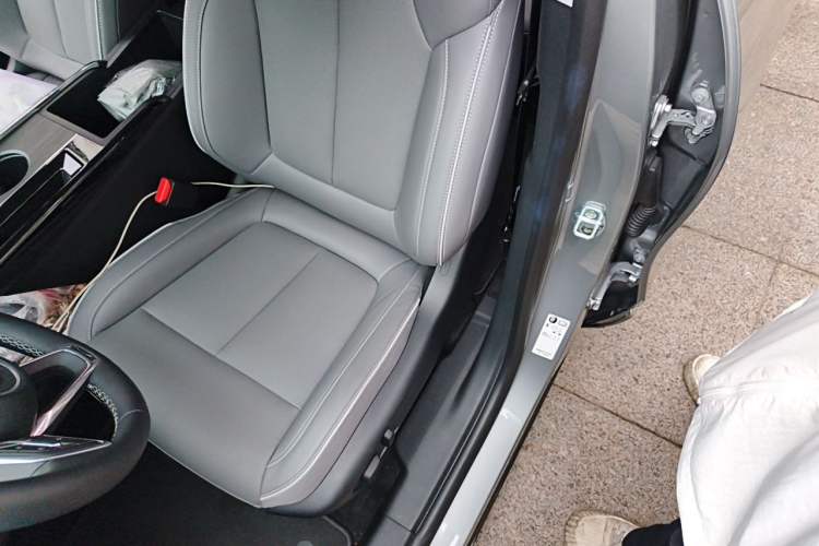 Used Buick E5 2025 Model 620KM Prestige Edition Left Front Seat