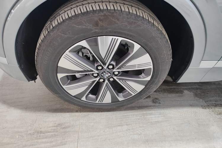 Used Buick E5 2025 Model 620KM Prestige Edition Left Front Wheel Hub
