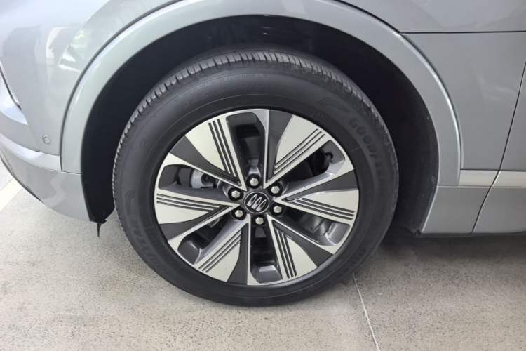 Used Buick E5 2025 Model 620KM Prestige Edition Left Front Wheel Hub