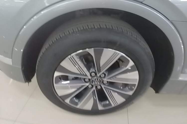Used Buick E5 2025 Model 620KM Prestige Edition Left Front Wheel Hub