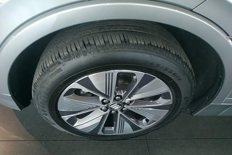 Used Buick E5 2025 Model 620KM Prestige Edition Left Front Wheel Hub