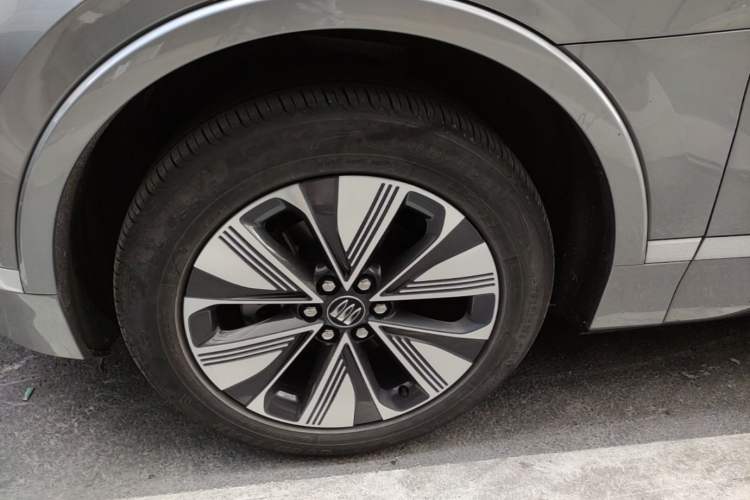 Used Buick E5 2025 Model 620KM Prestige Edition Left Front Wheel Hub