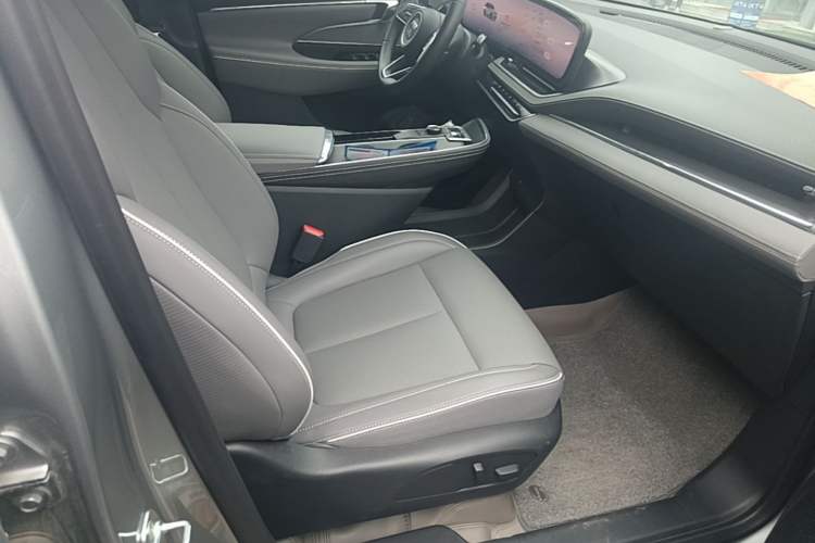 Used Buick E5 2025 Model 620KM Prestige Edition Right Front Seat